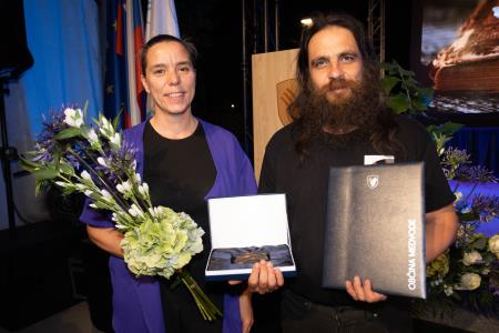 Predsednica OKZ Medvode, Irena Sonc Šlenc in režiser Kralja Ojdipa, Janez Vencelj